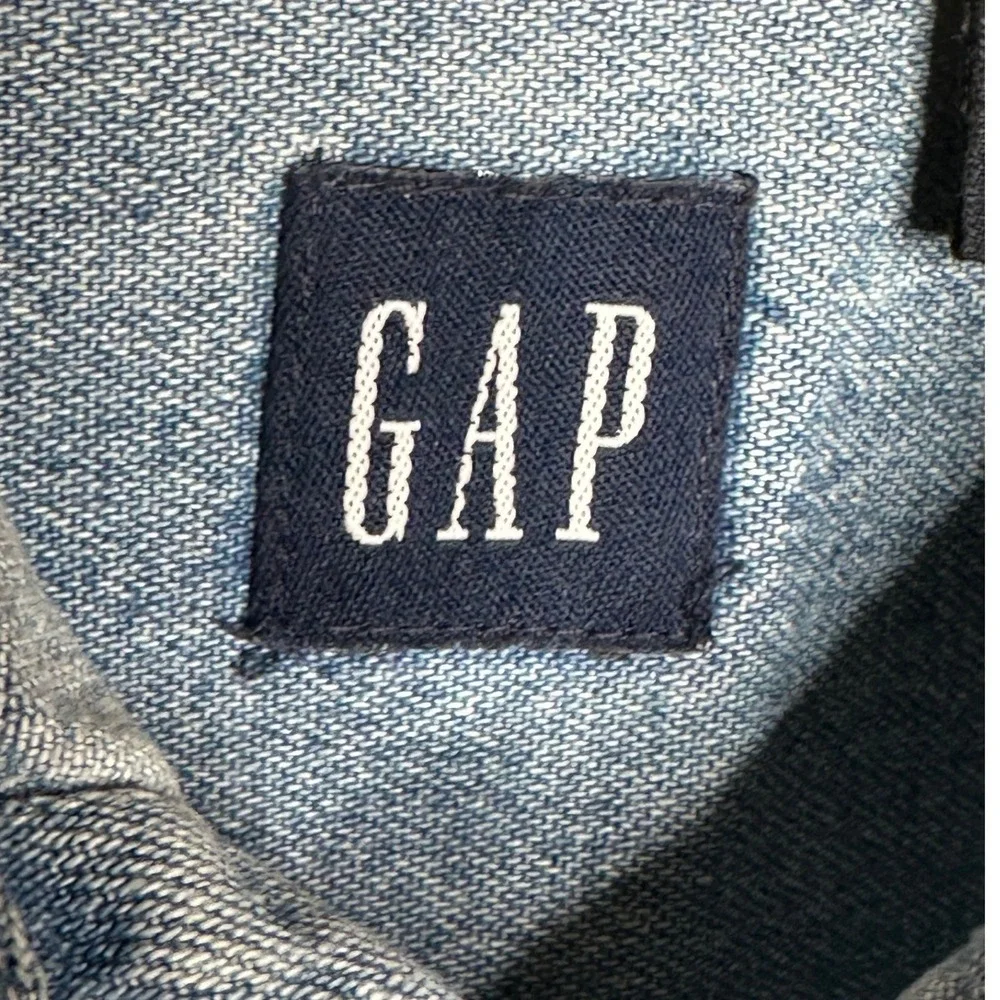 GAP Kid's Long Sleeve Button Down Chambray Shirt size XS Light Blue Denim